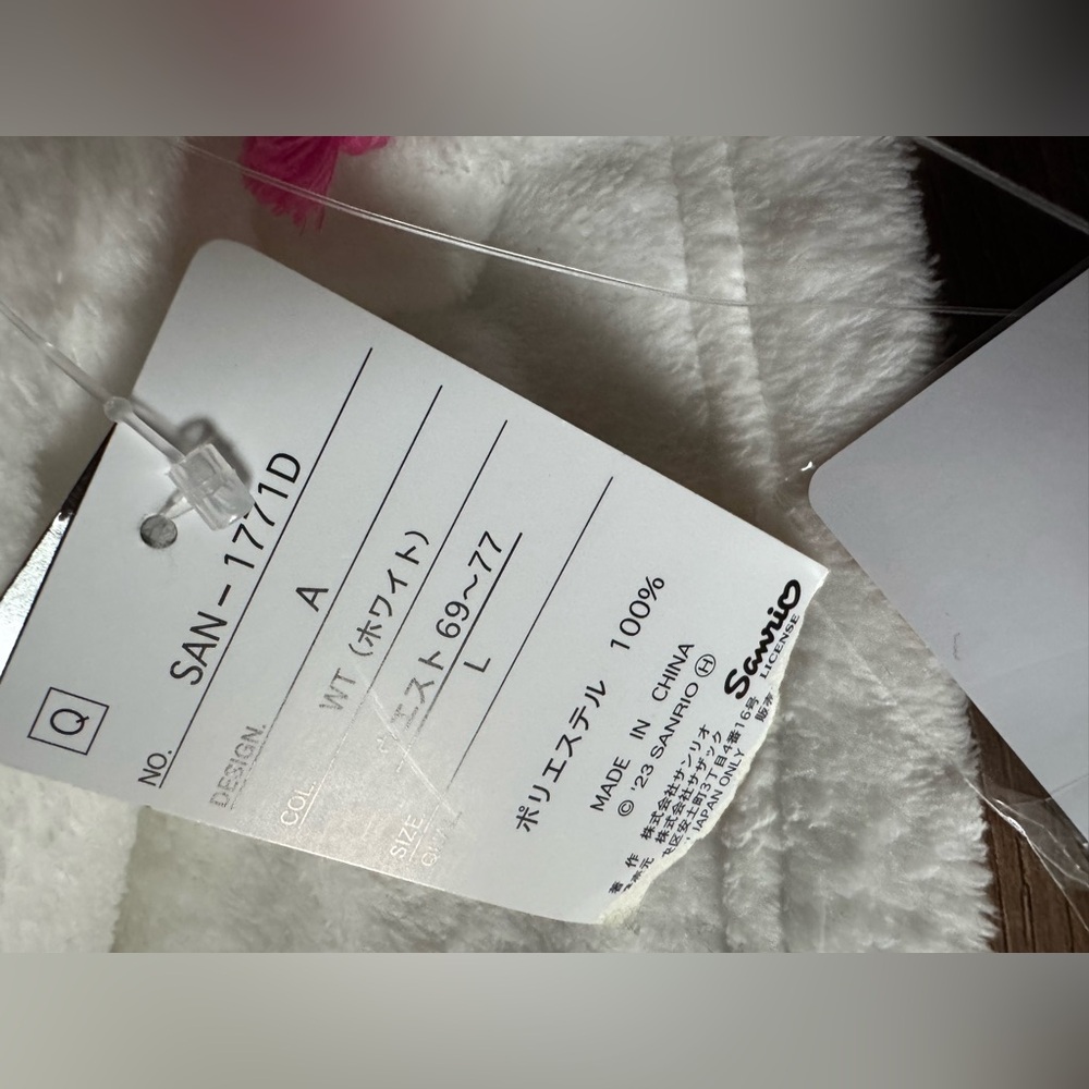 HELLO KITTY-Imported (NWT) Women's White & Pink Plush Shorts - Picture 9 of 12